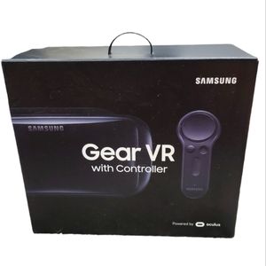 New! Samsung Gear VR With Controller